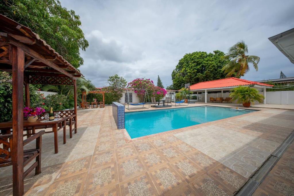 Piscina a Villa Laura o a prop