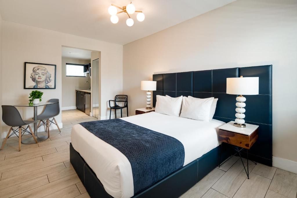Waterside Hotel and Suites - 
