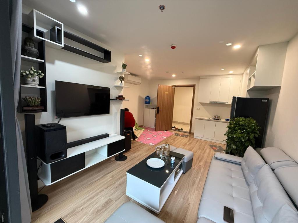Irista Hill - Three-Bedroom Apartment With Balcony