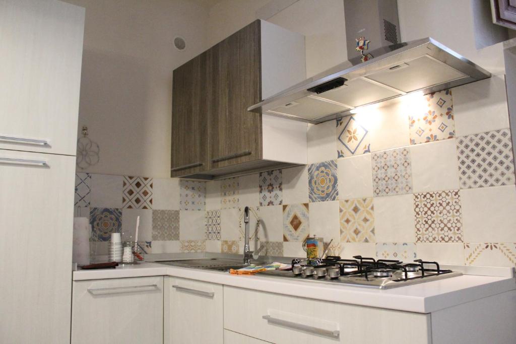 A kitchen or kitchenette at A Casa di Turiddu