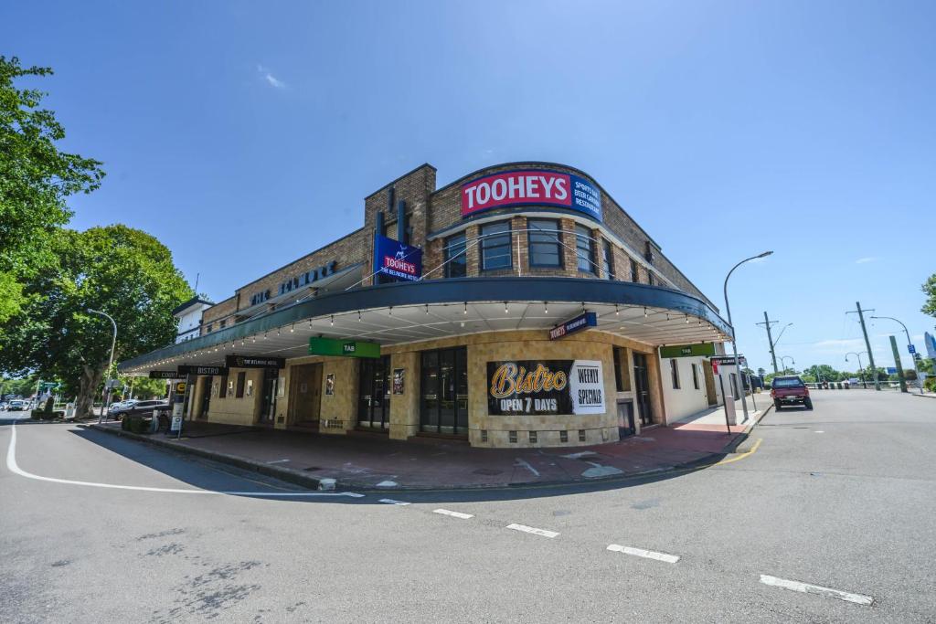 a building on the corner of a street at Belmore Hotel Maitland in Maitland
