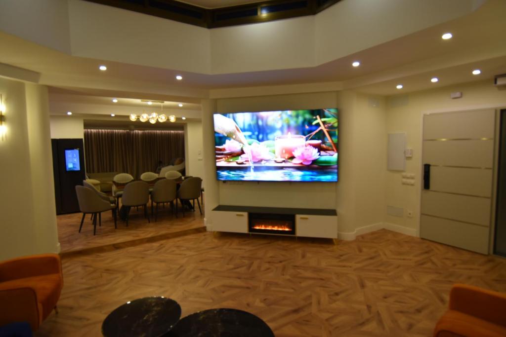 a large flat screen tv in a room with a table at Resort Villa Las Palmeras in Roquetas de Mar
