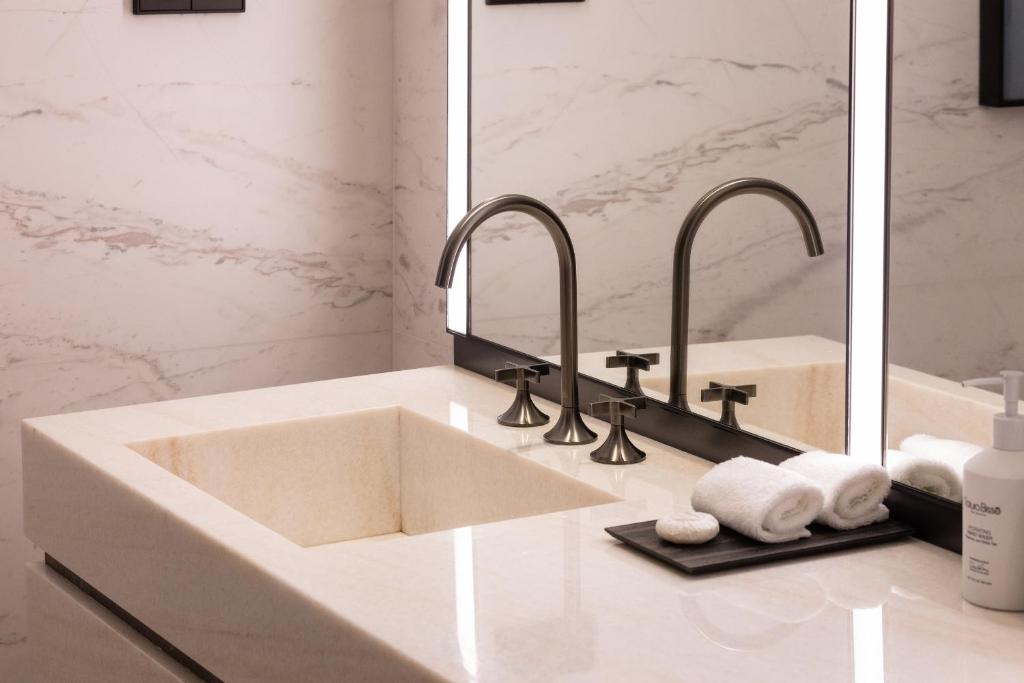 Hotel Miramar Barcelona GL - LVX Preferred Hotels & Resorts - Newly Renovated - Junior Suite