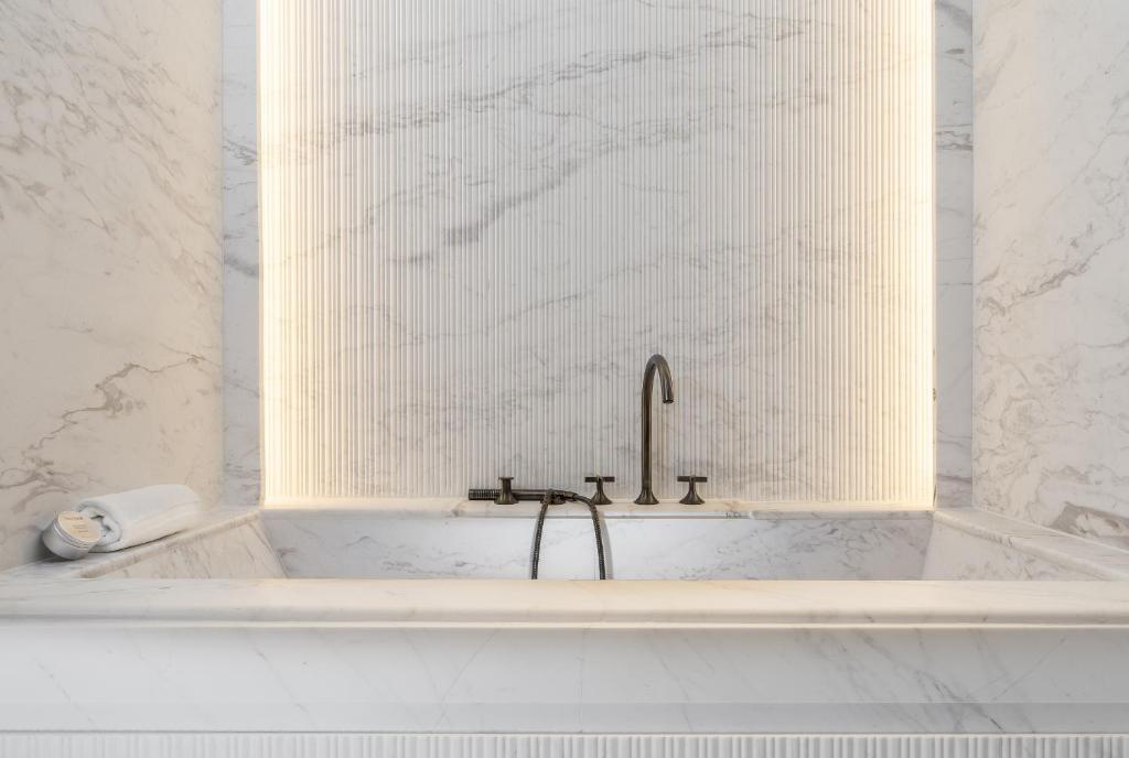 Hotel Miramar Barcelona GL - LVX Preferred Hotels & Resorts - Newly Renovated - Three-Bedroom Suite