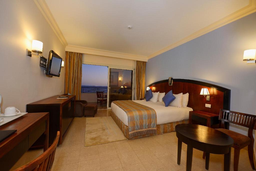 TV a/nebo společenská místnost v ubytování Stella Di Mare Beach Hotel & Spa