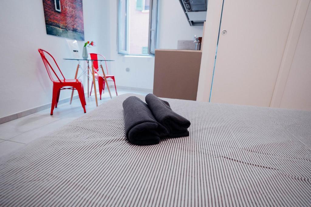 a pair of black towels sitting on a bed at 2D - Home 32 Apartments in Modena