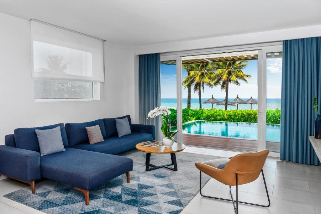 1 Bedroom Villa, Private Pool, Beach Front - King Bed