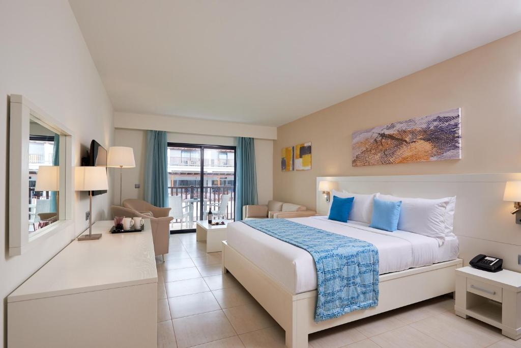 Melia Laguna Beach pool and resort facilities