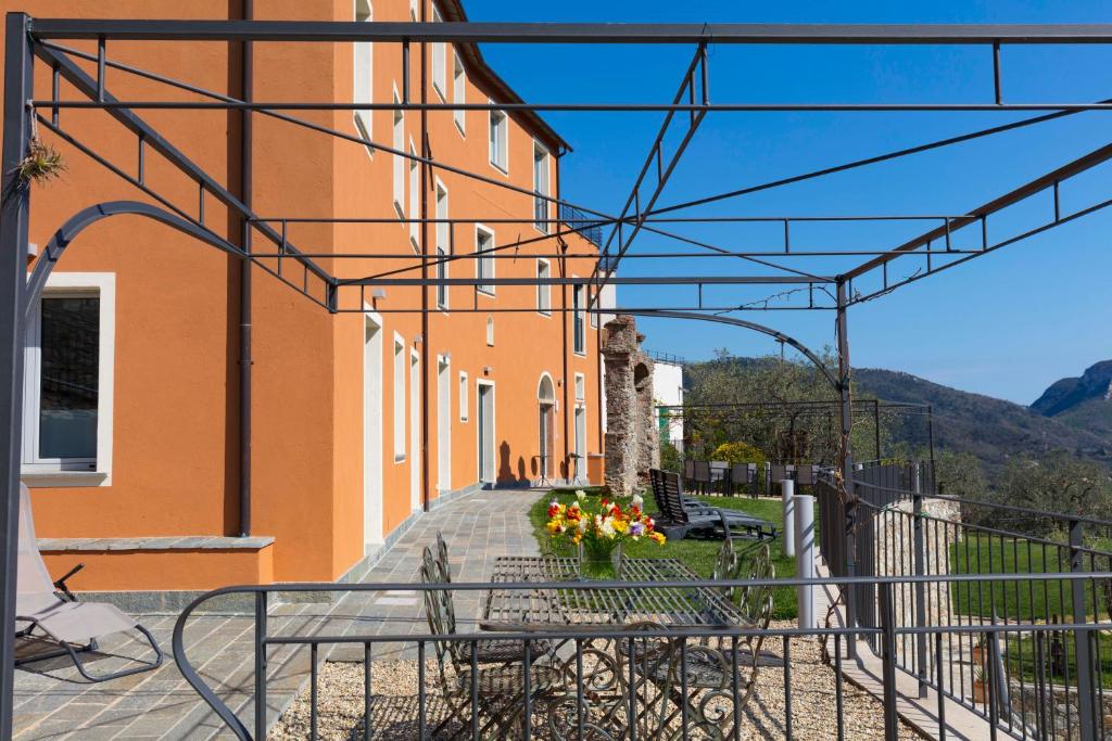 a building with a table and chairs on a patio at CasaCirio Agriturismo in Rialto