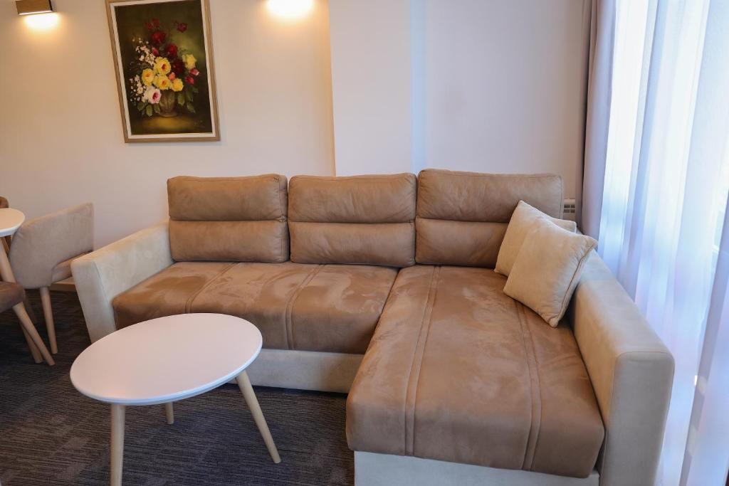 Hotel Radan Prolom Banja - Apartment With Balcony