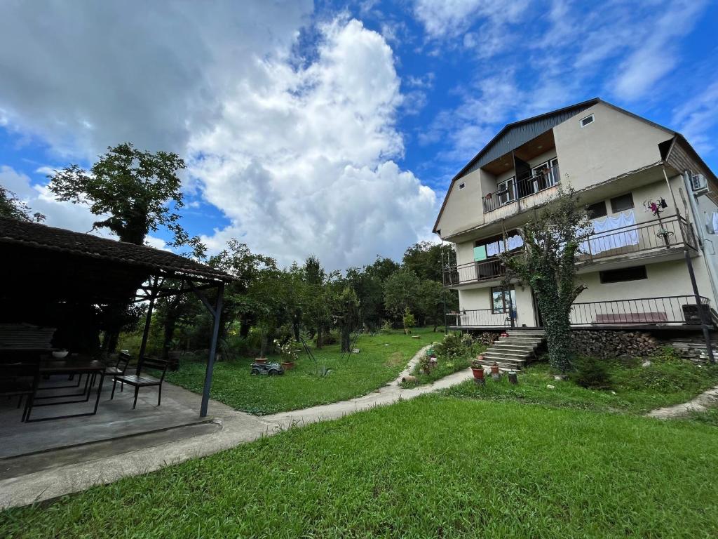 a large white building with a picnic table in front of it at Dali`s Guest House in Lebach'e