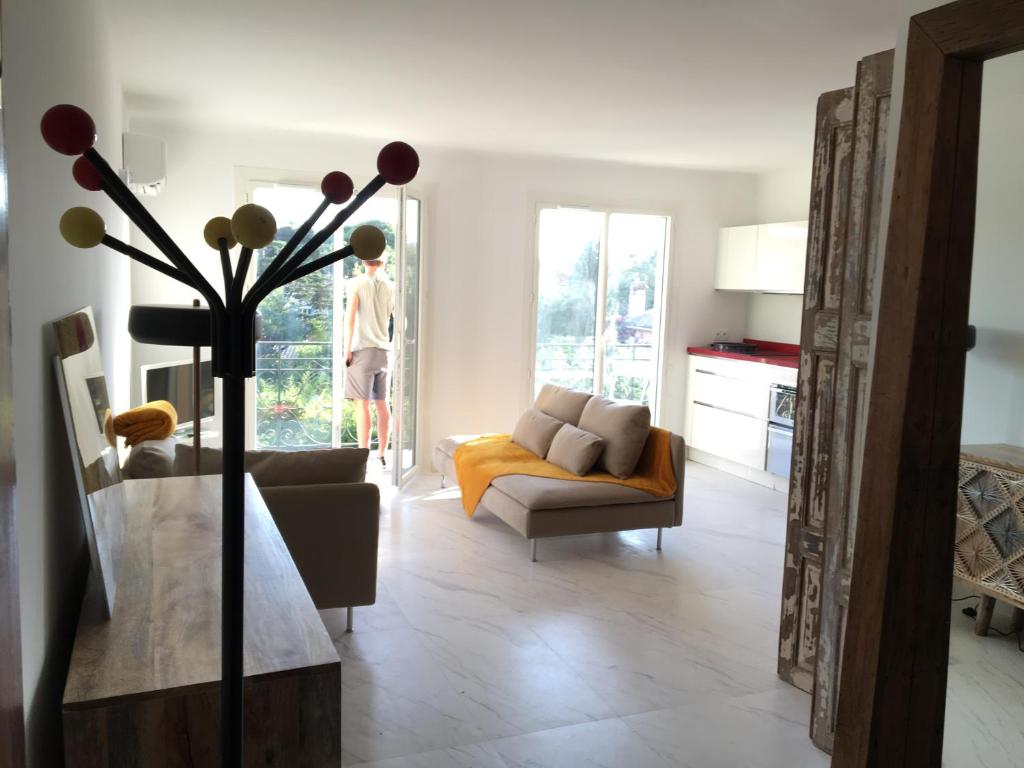 a living room with a couch and a table at Escale à Saint-Tropez in Saint-Tropez