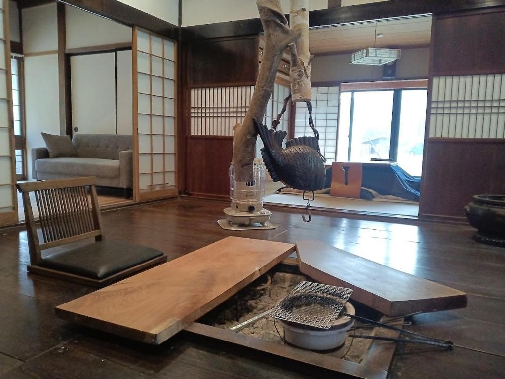 a living room with a table and a swing at ゲストハウス山音 in Takayama
