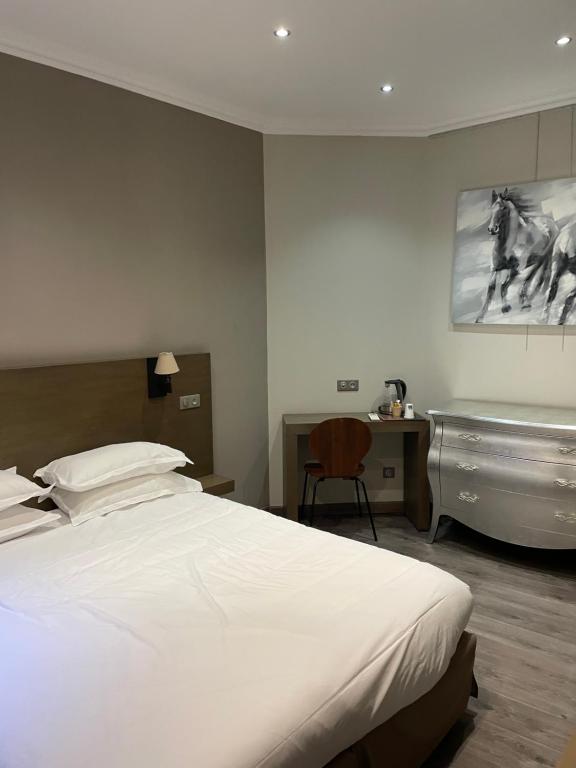 a bedroom with a bed and a bath tub at Chambre Le Chevalblanc in Ajaccio