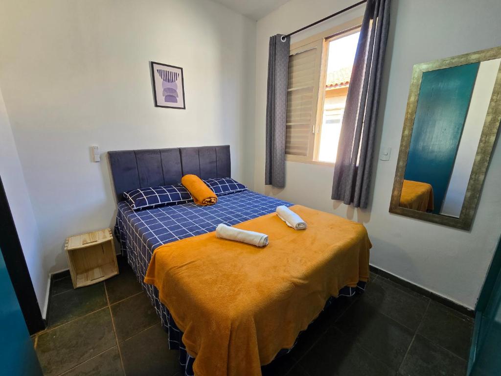 a bedroom with a bed with two towels on it at Jaboticabal 403A in Jabuticabal