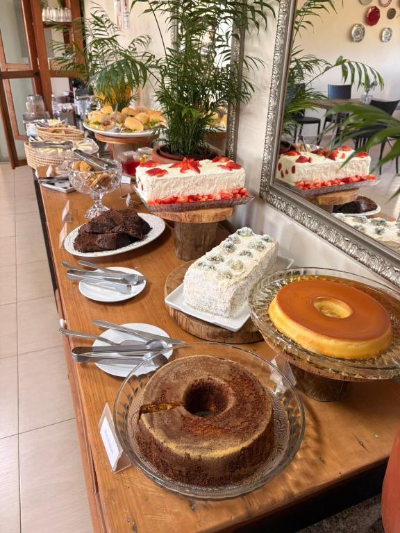 Cast Comfort Hotel - Housity