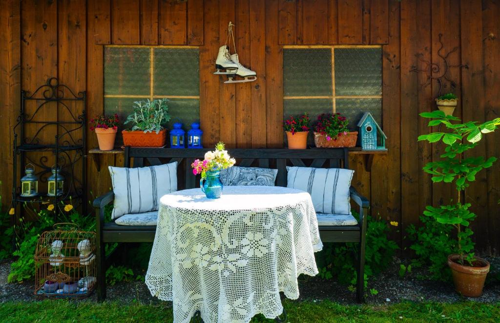 a table with a vase of flowers on it at Ferienwohnung Lois ***** in Eggstätt