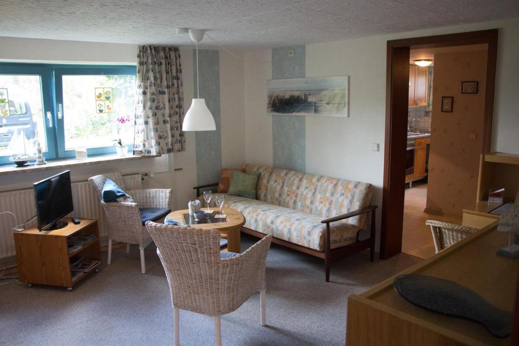 a living room with a couch and a table at Ferienwohnung Küssner in Kiel