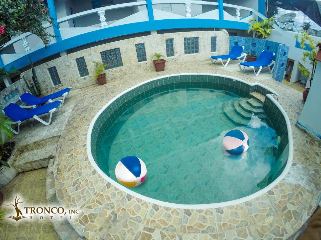Bazén v ubytování Hotel El Tronco Inc nebo v jeho okolí