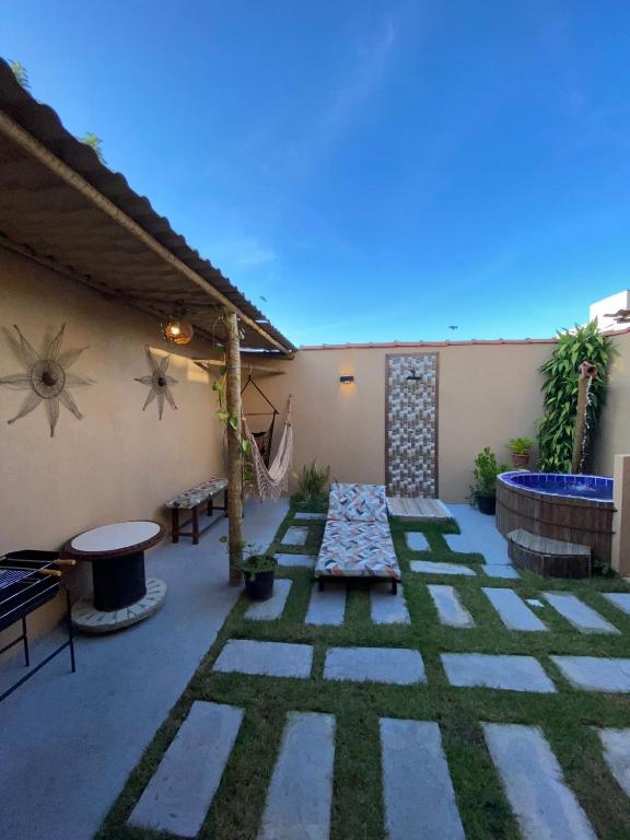 an outdoor patio with a table and chairs at Recanto do Ofurô in Ilhéus