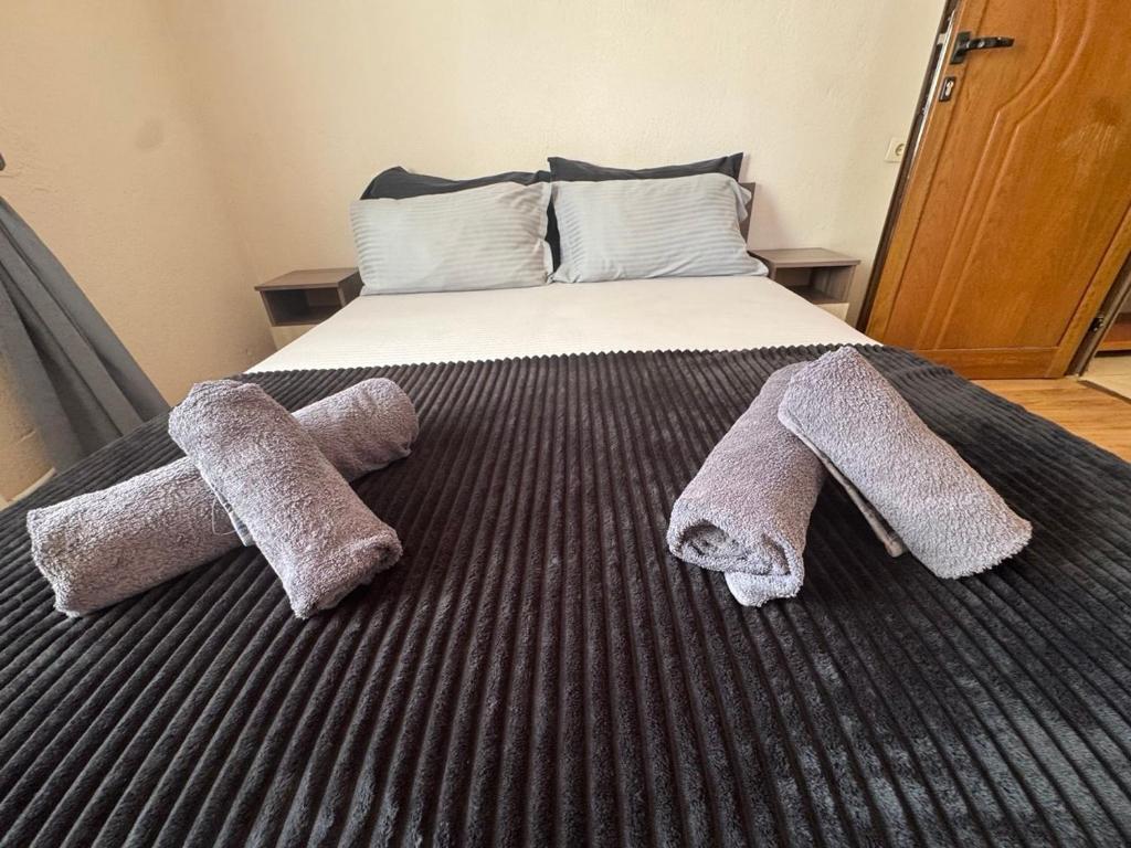 a bed with two towels on top of it at Berta Gardens 1 in Sandanski