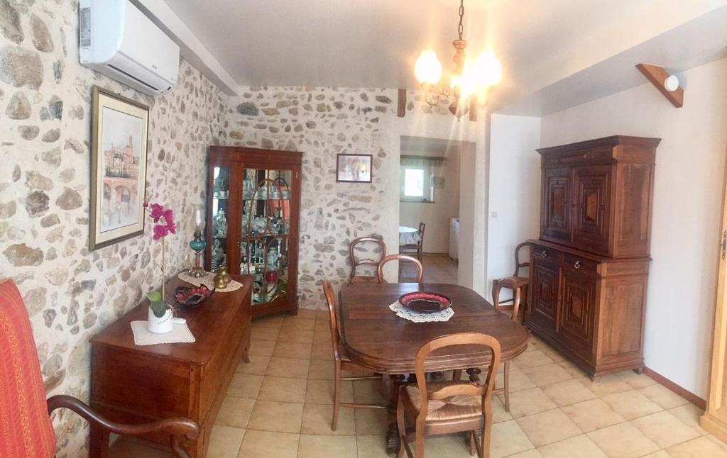a dining room with a wooden table and chairs at Les trois rivières in Persac