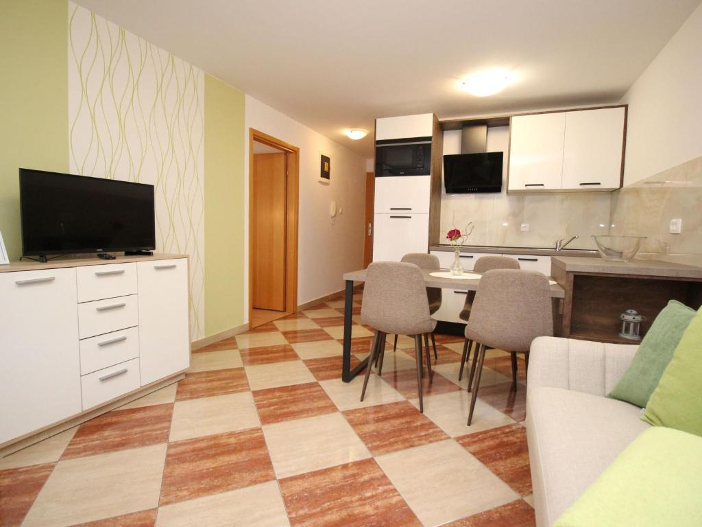 Apartment Modern eingerichtete Apartment für 4 Personen ideal für Famillien mit Kinder im by Interhome