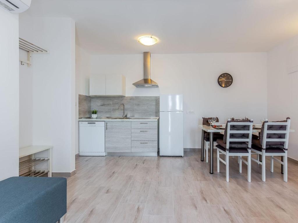 Apartment Wohnung Veronique 2 mit Whirlpool by Interhome