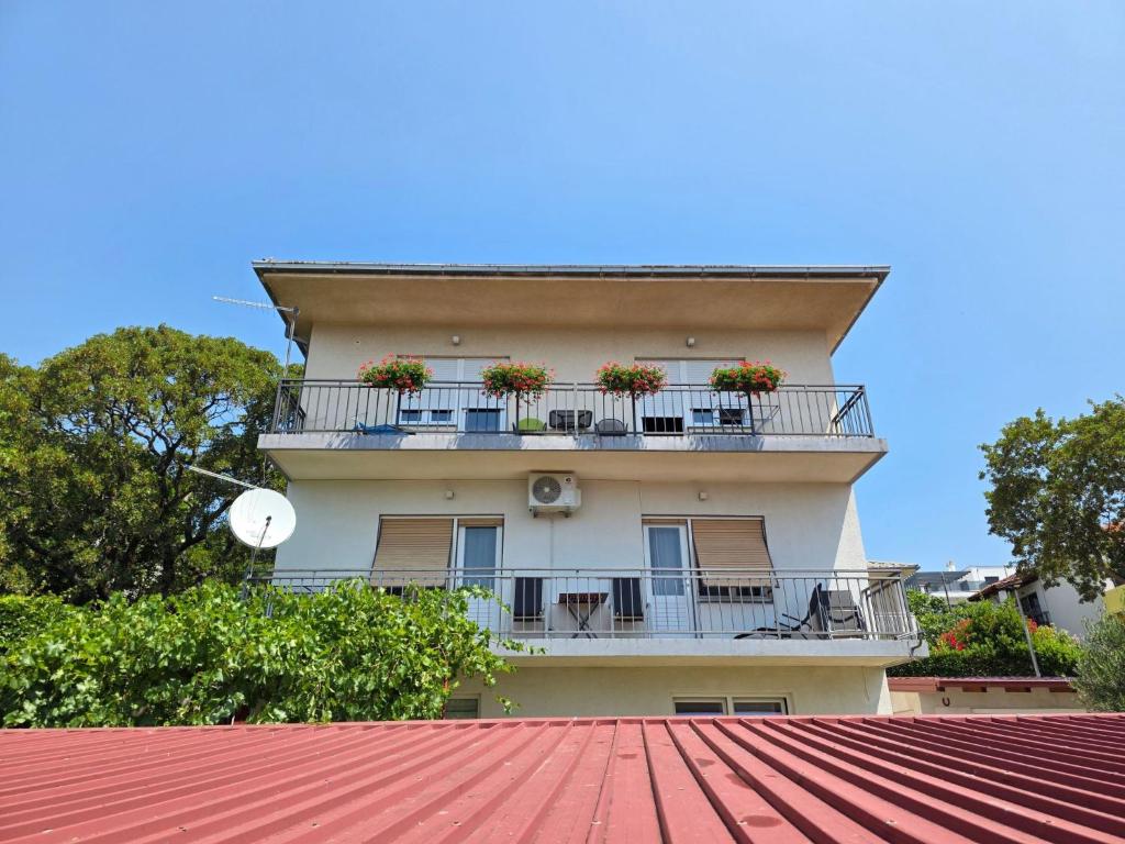 Apartment Wohnung für 4 Pers- mit Balkon- tolle Lage by Interhome