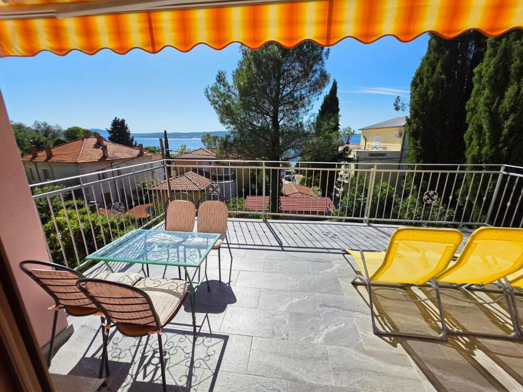 Apartment Wohnung mit Terrasse- 150 m vom Sandstrand entfernt by Interhome