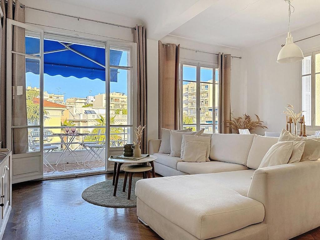 Large 2 bedroom apartment, Close to Promenade des Anglais