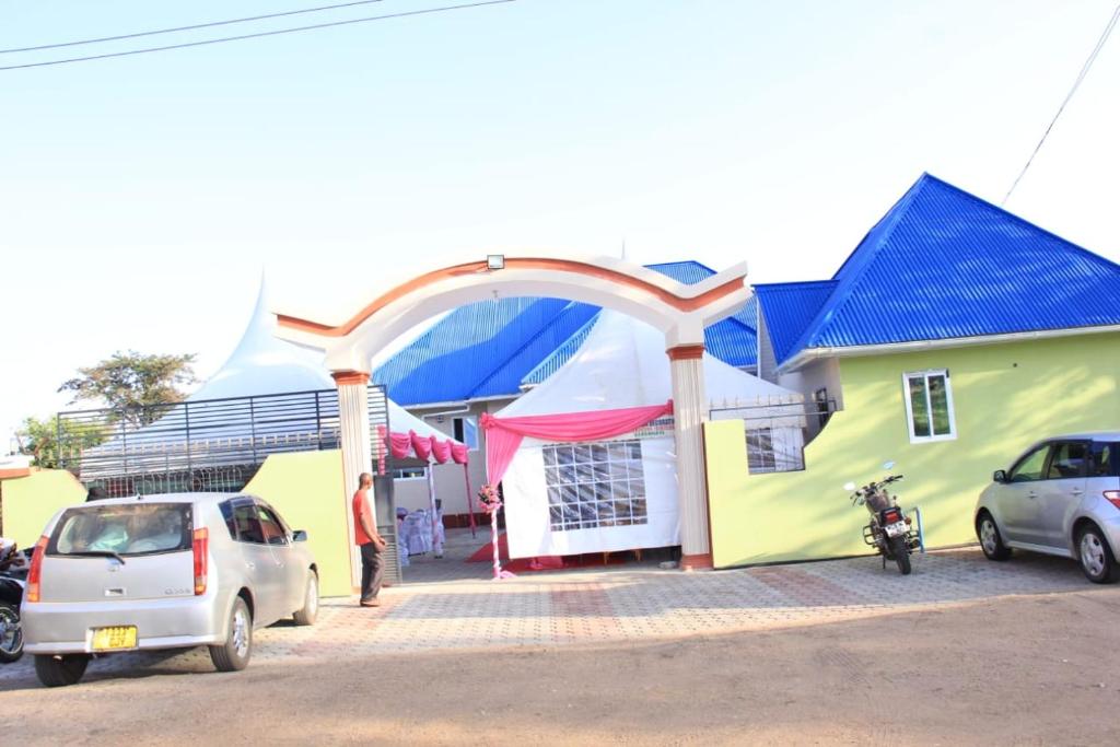 a group of cars parked in front of a building at Mkula Executive Lodge in Mugumu