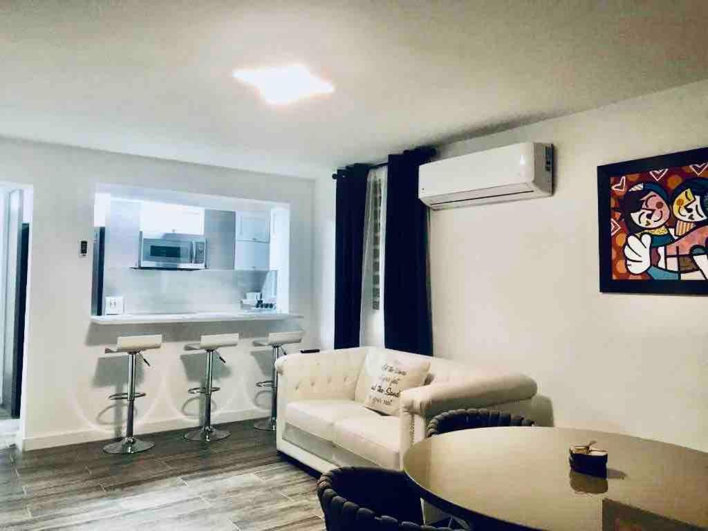 Hemingway Apt Near Plaza del Sol Casino & Beach