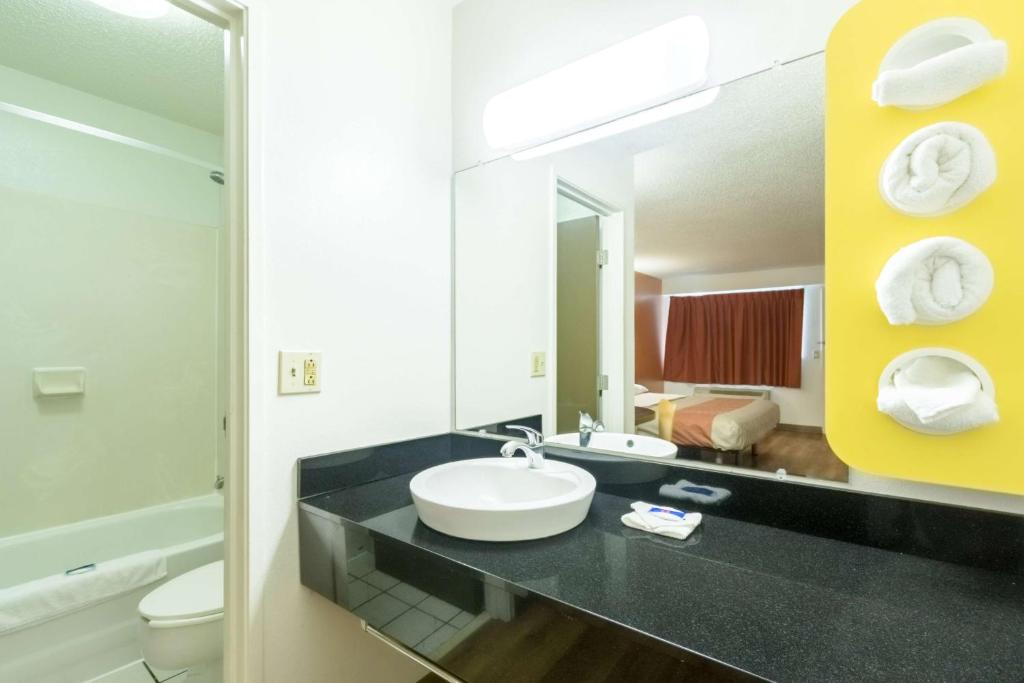 Motel 6-Crawfordsville, IN photo