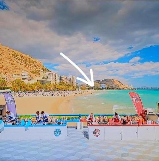 a rendering of a beach with people sitting at tables at Postiguet Beach 2 garajes SuperHost SuperFlat in Alicante