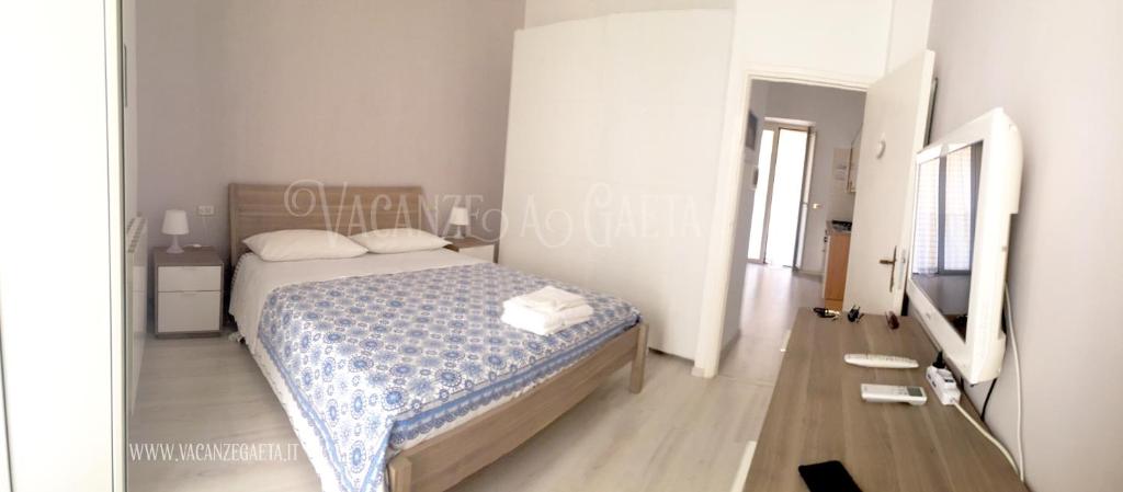 a bedroom with a bed and a television in it at Vacanze a Gaeta in Gaeta