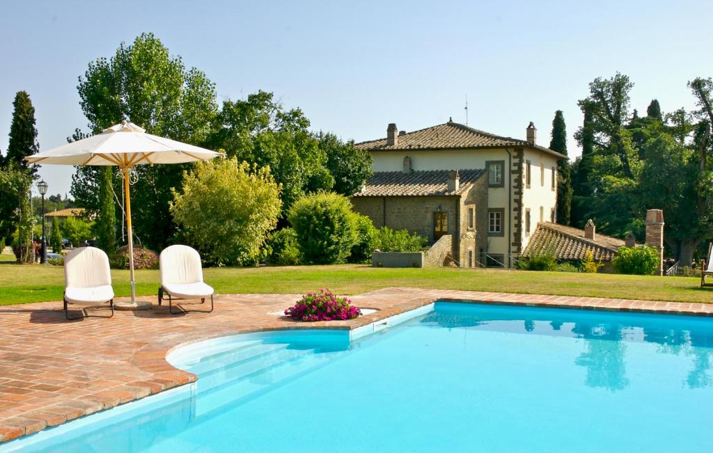 Bazén v ubytování Relais Villa Baldelli nebo v jeho okolí