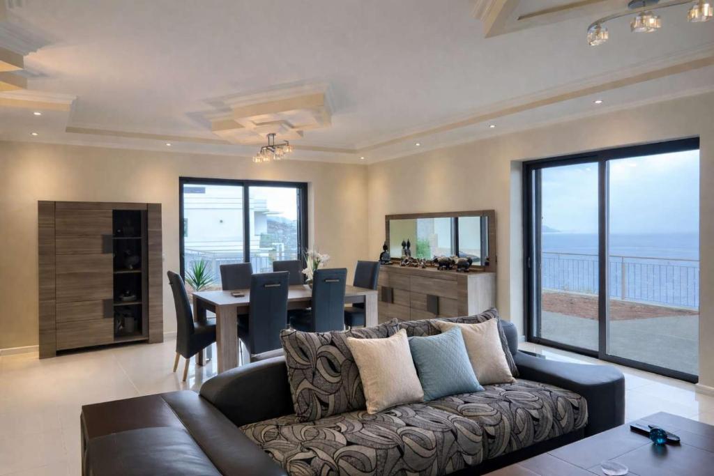 a living room with a couch and a dining room at Villa Vieira Ocean View in Gaula