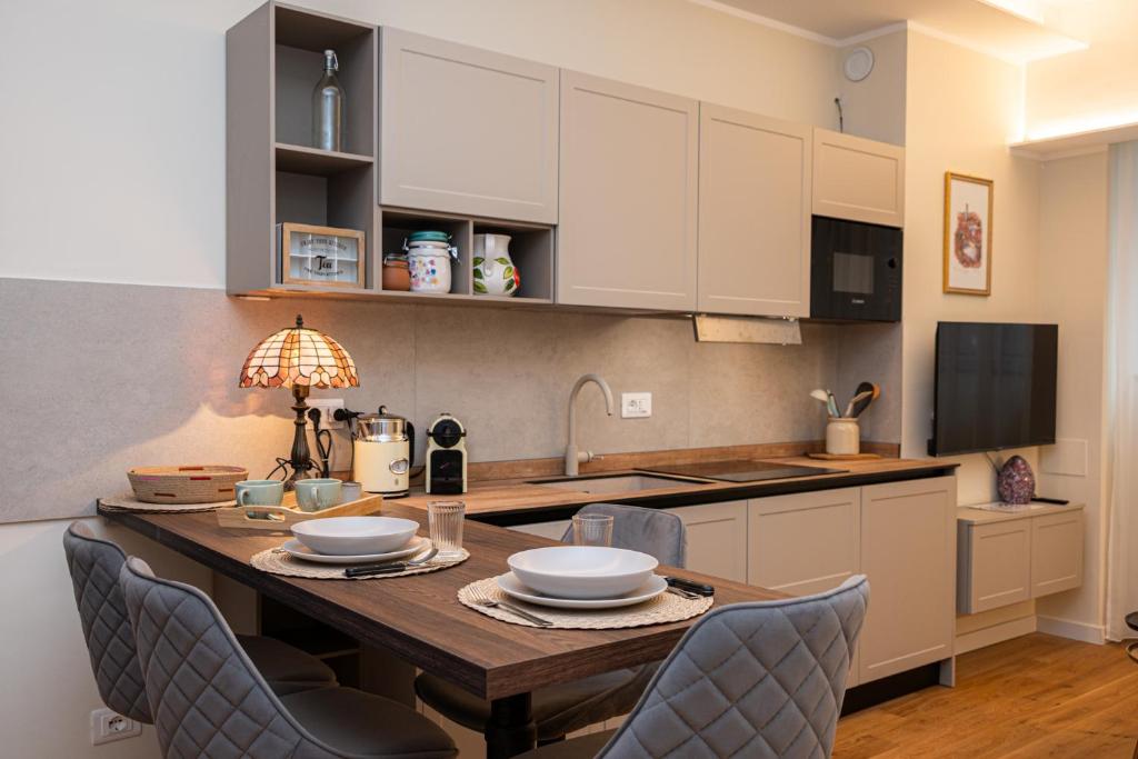 Costanza Home, Moderno ed Elegante nel Cuore della Città di Milano, Nuova Metro Blu, comodo per Duomo, San Siro e Rho Fiera Milano