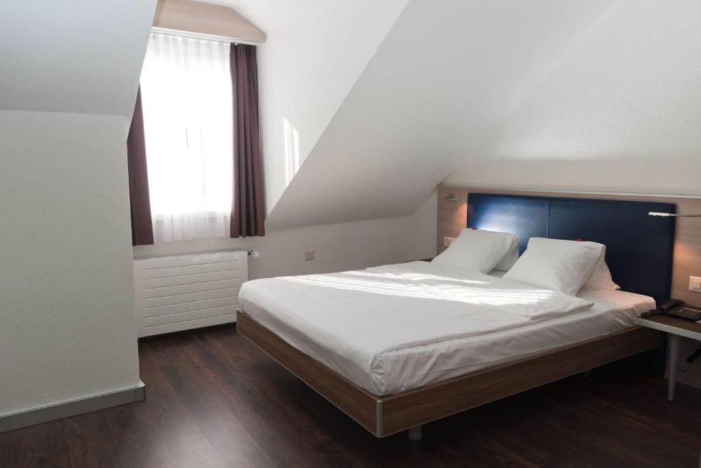 Postel nebo postele na pokoji v ubytování Hotel Alexander Zurich Old Town