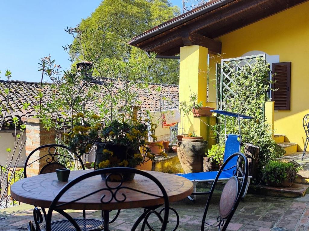 a table and chairs in front of a house at Apartment Rote Rose by Interhome in Brusasco