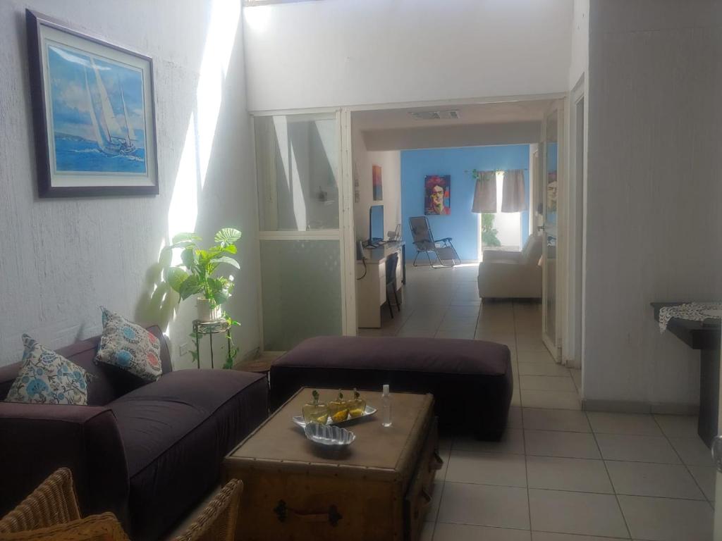 a living room with a couch and a table at Casa Altamirano in La Paz