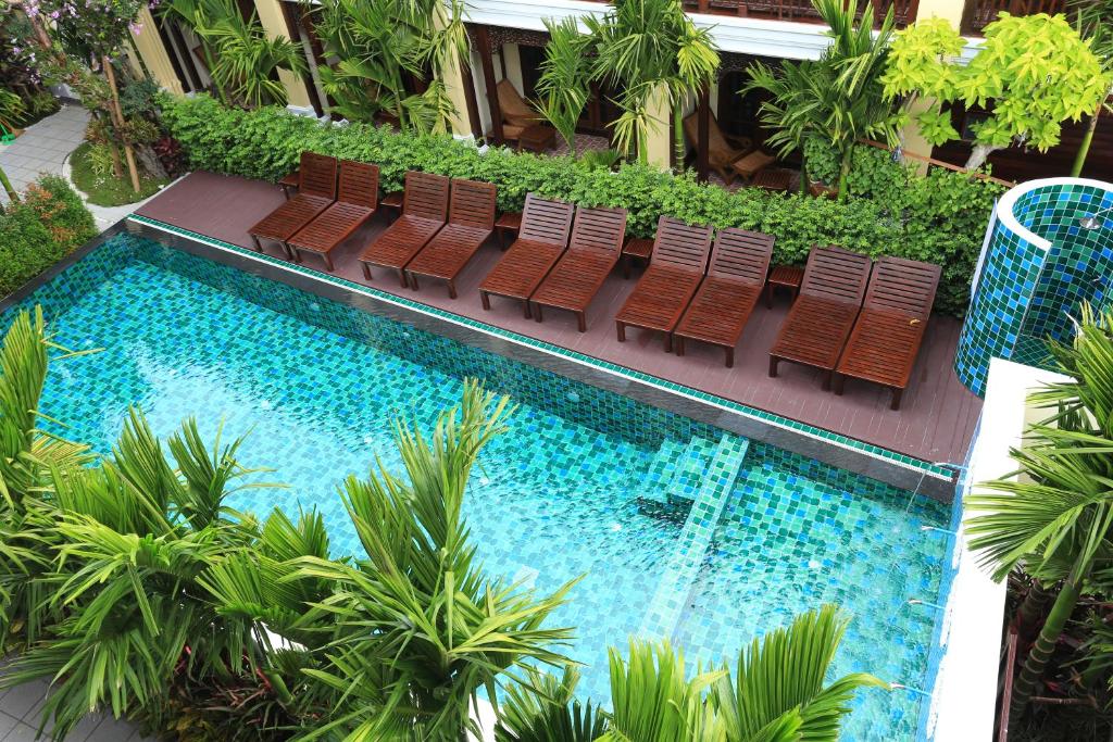 an overhead view of a swimming pool with chairs and trees at Viangluang Resort in Chiang Mai