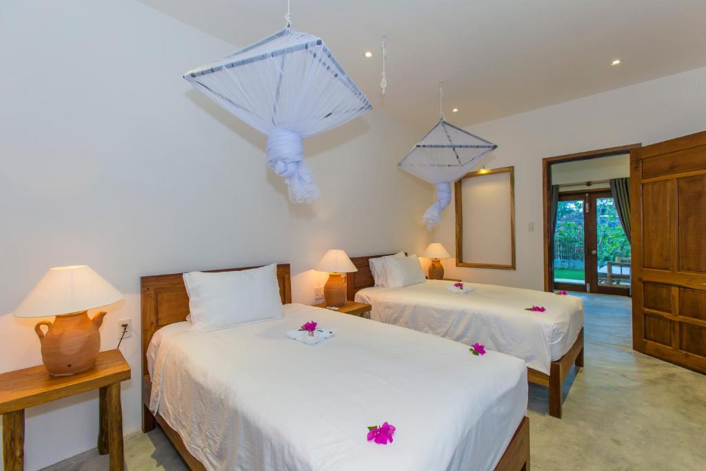 Postel nebo postele na pokoji v ubytování Vina Beach Pool Villas