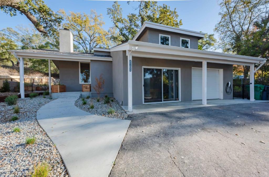 a house with a driveway in front of it at Casa del Lago in Atascadero