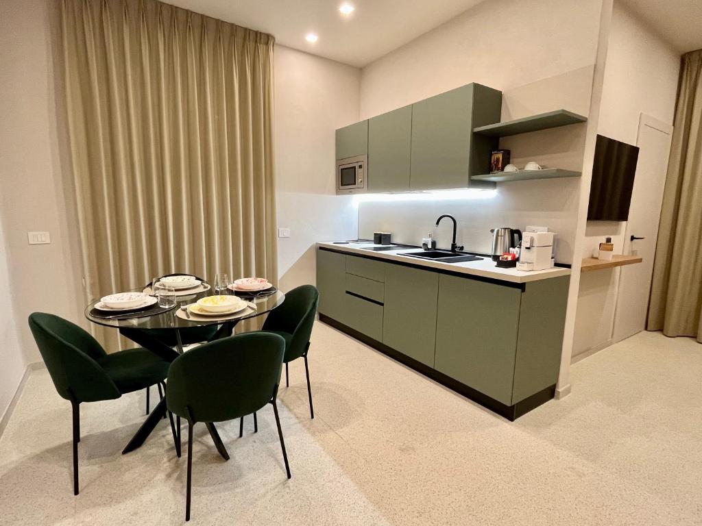 a kitchen and dining room with a table and chairs at Angilè Rooms in Agrigento