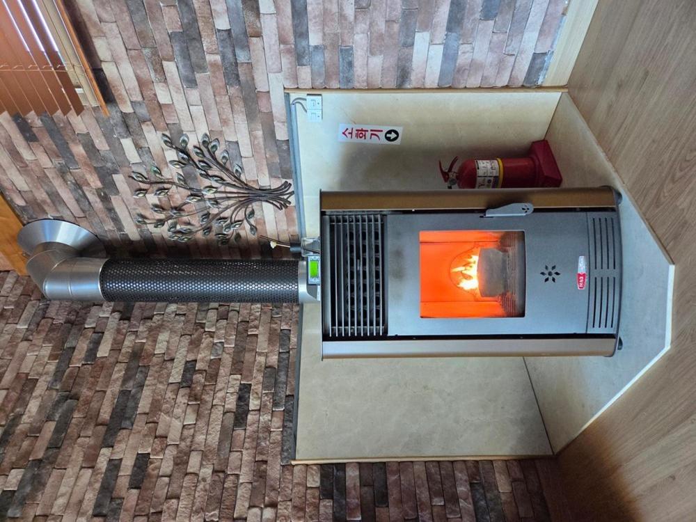 an overhead view of a box with a fire in it at Yangpyeong Mulsori Supbaram in Yangpyeong