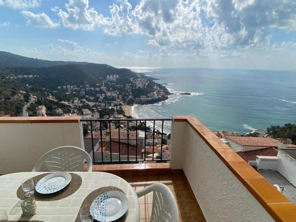 Bel appartement à Canyelles Petites avec terrasse, barbecue et parking pour 6 personnes