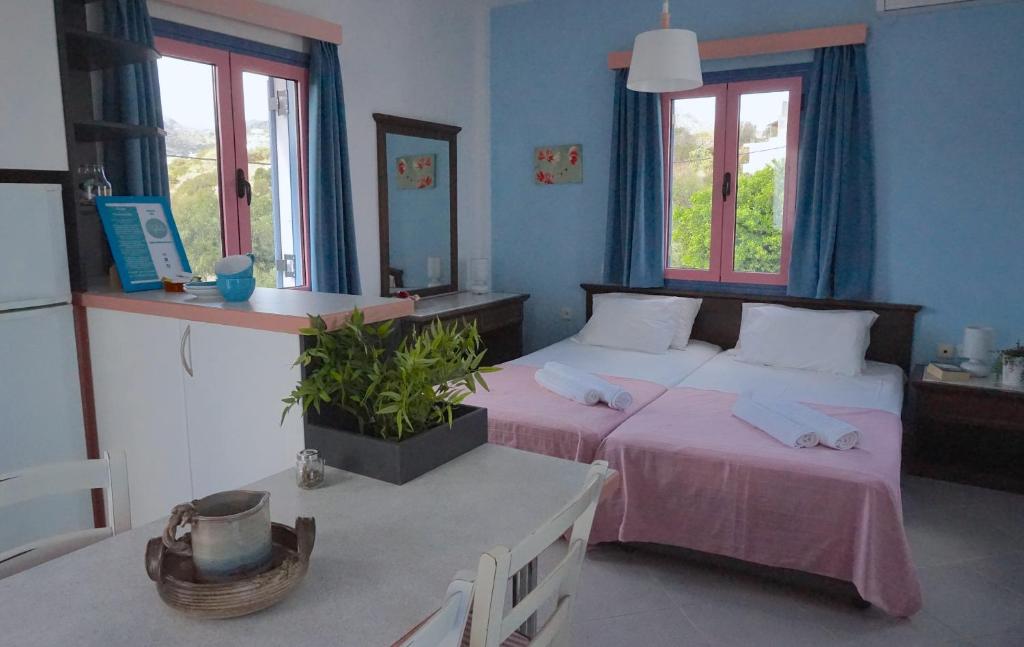 Una cama o camas en una habitación de Cybele Apartments