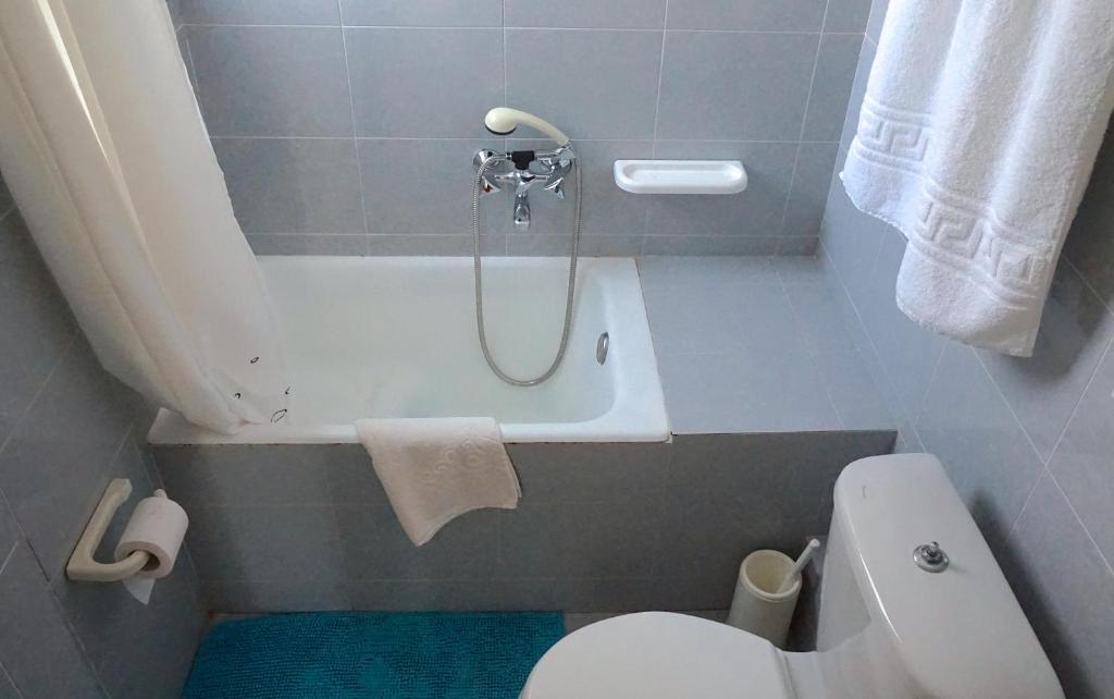 Un baño de Cybele Apartments